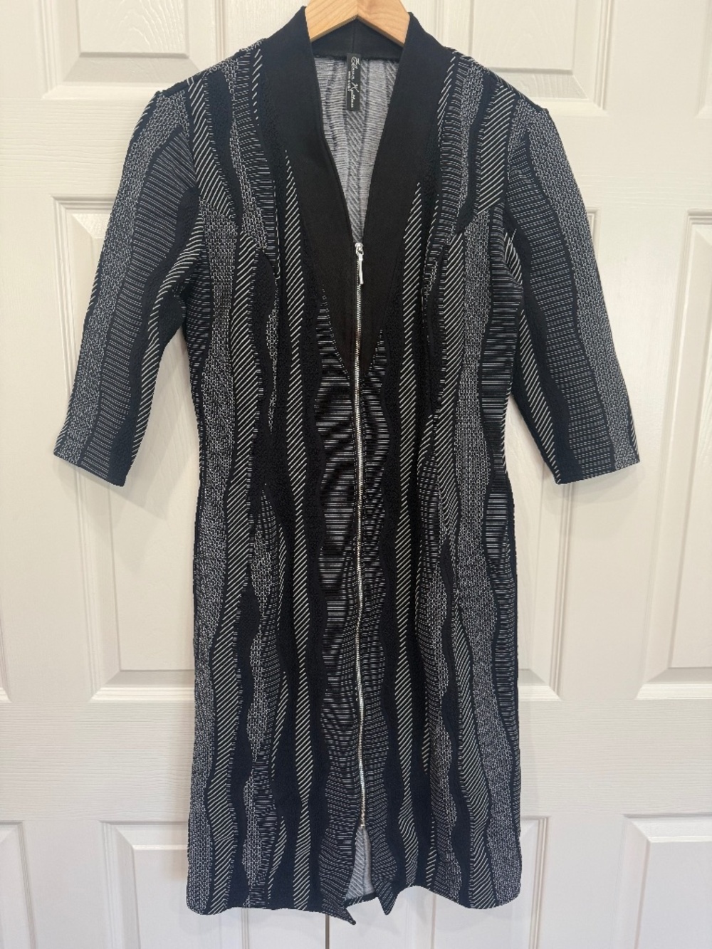 Elana Kattan Black and white geometric pattern with full length zipper